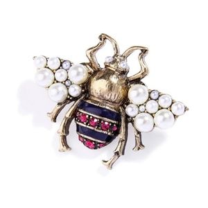 Pearl and crystal  Honey bee Brooch 🐝🌼